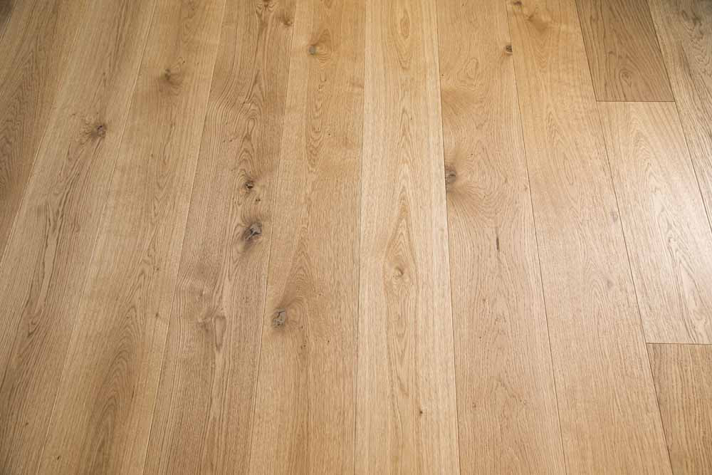 207 Lusso Euro Oak Engineered Wood 73.23" x 7.5" x 5/8", 4mm by VanDyck